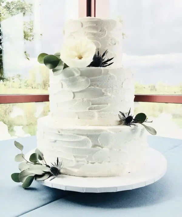 Rustic wedding cakes in Columbus