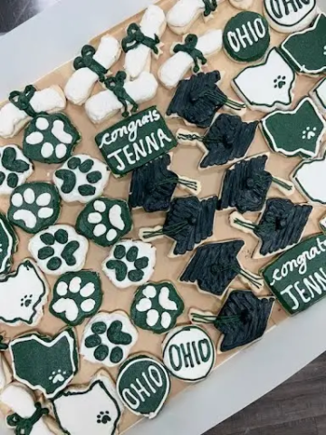 Iced sugar cookies for graduations (Available only during the months of May/June)