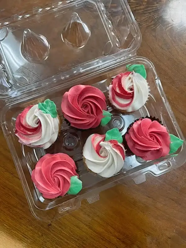 (6ct) Rose Cupcakes