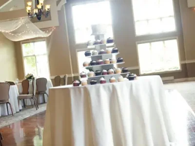 Wedding Cupcakes and Cake Display